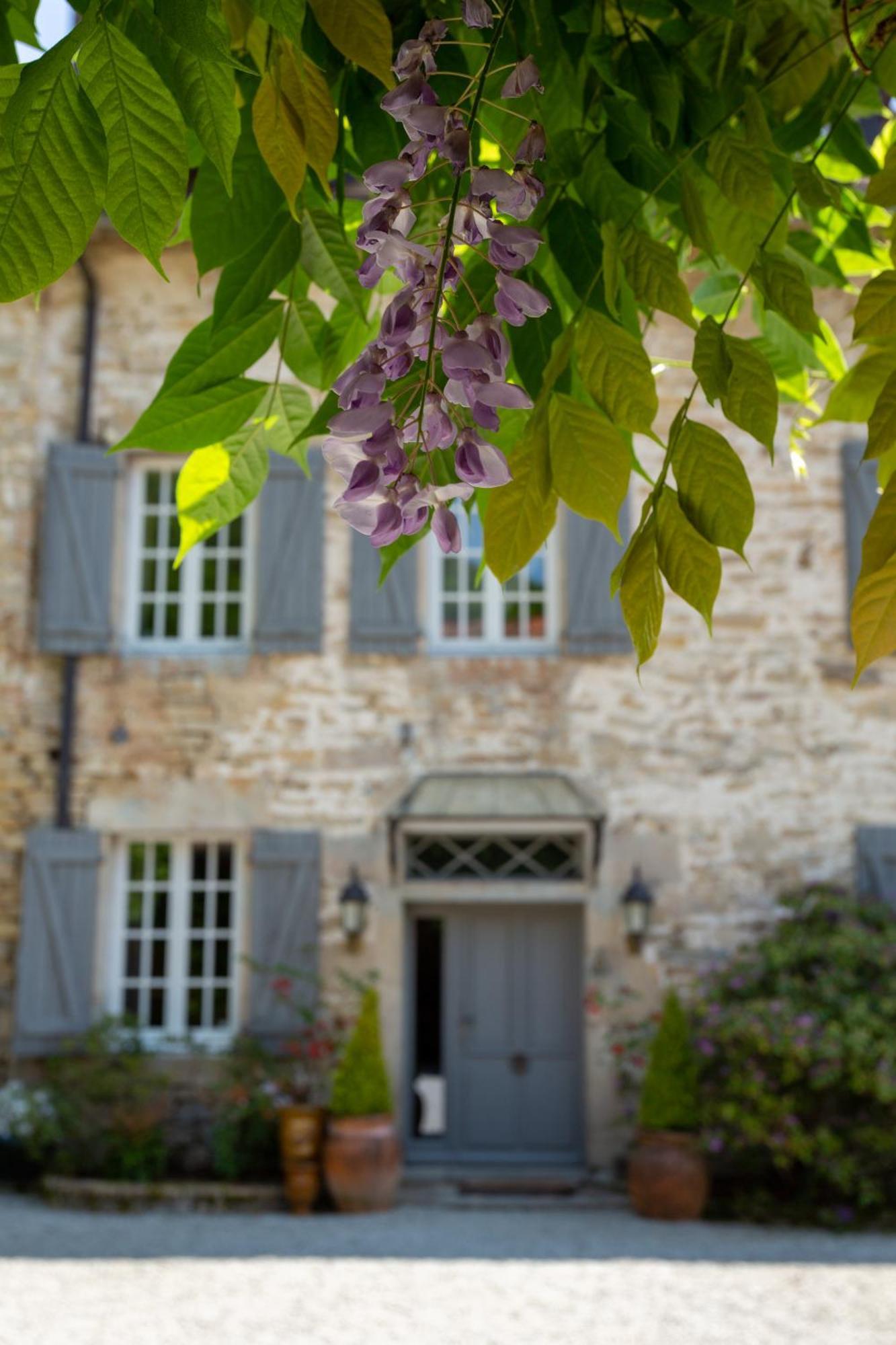 Hotel A L'Ombre Du Chateau Nans-sous-Sainte-Anne Exterior foto