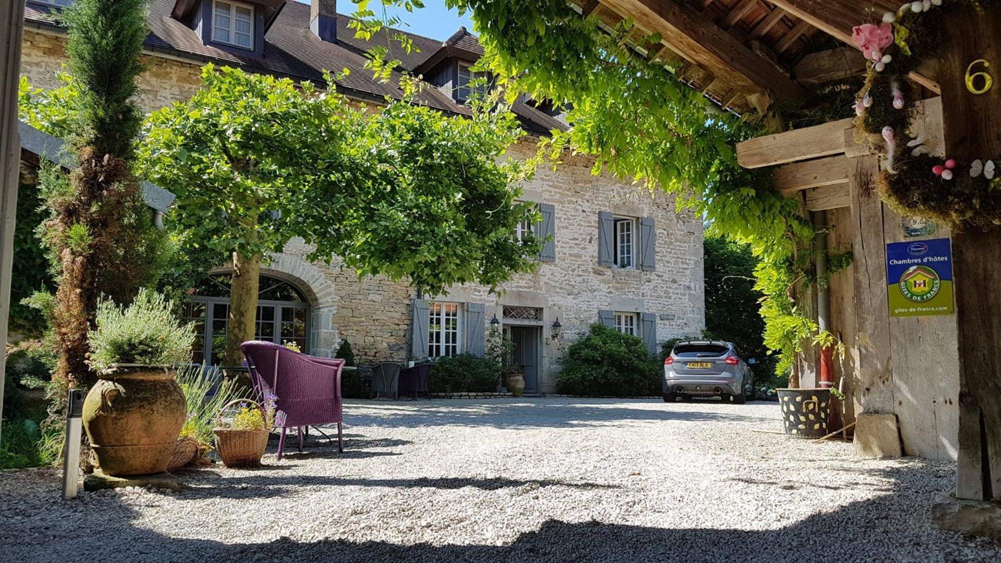 Hotel A L'Ombre Du Chateau Nans-sous-Sainte-Anne Exterior foto